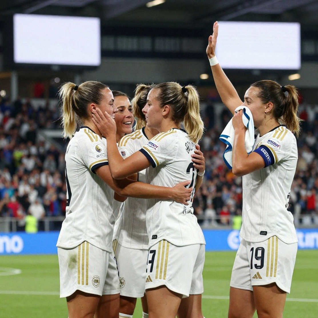 Bóng Đá Ma Và Những Ngày World Cup Soi Qua Khe Bút