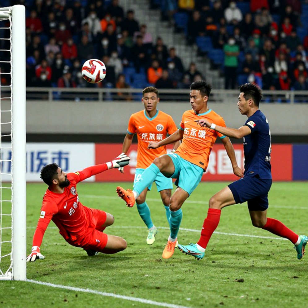 Hiệp một 0-0 với Thái Lan: tuyển nữ Việt Nam và bài toán mang tên sự do dự