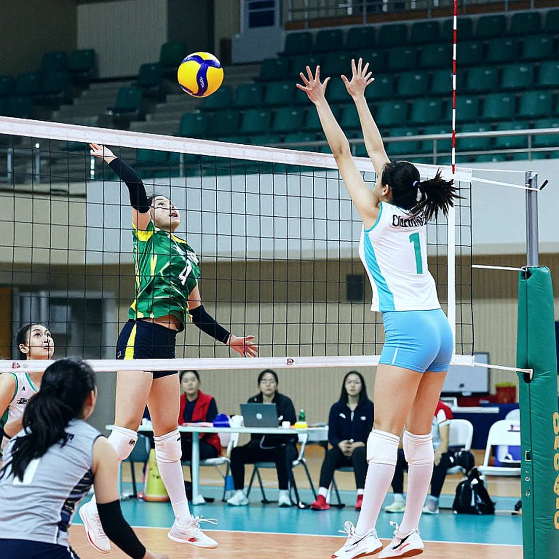 Từ 15-10 Vinh Quang Đến 1-10 Tan Vỡ: Nghịch Lý Thể Lực Của Bóng Chuyền Nữ Việt Nam Trước Trung Quốc