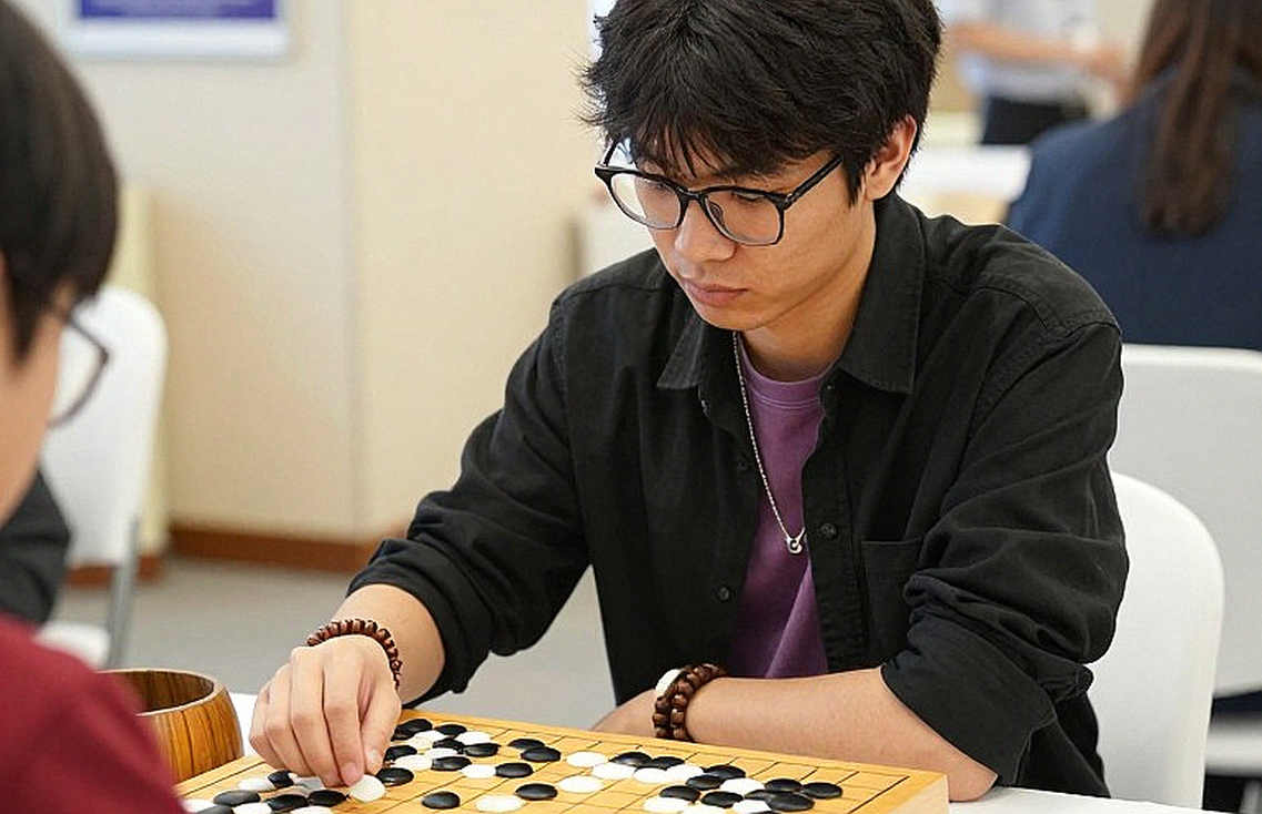 Carlsen: AI san phẳng khai cuộc, và ngôi số một giờ được giữ theo cách khác