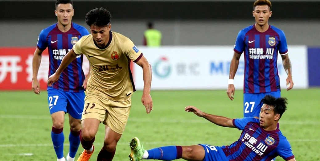 Hibernian trống ghế, Steve Evans lên tiếng: bản tin không có một dòng chiến thuật