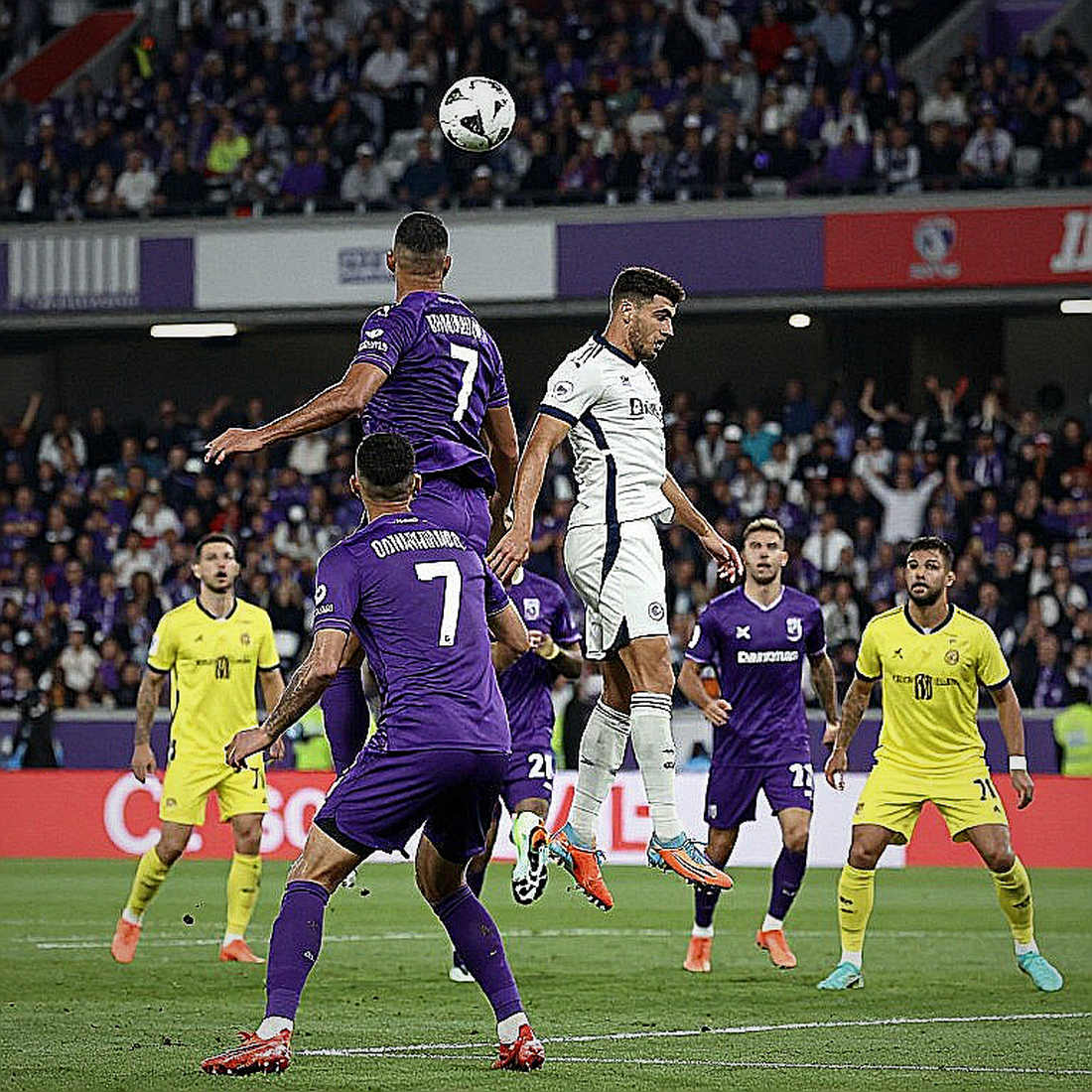 Tiếng còi trước giờ bóng lăn: Real Madrid, VAR và vòng đấu không cho phép sai lầm