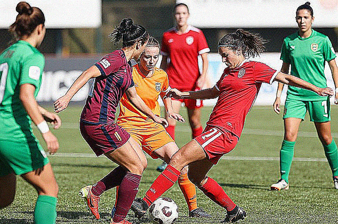 Chiếc cúp ở Bangkok không che được vết lún của V.League 1 Chiếc cúp ở Bangkok không che được vết lún của V.League 1